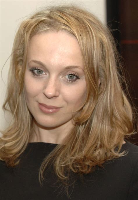 Amanda Abbington .